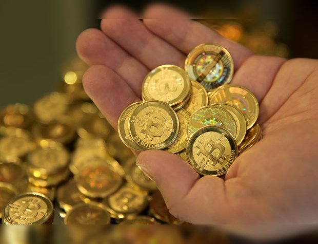 bitcoin monedas mano